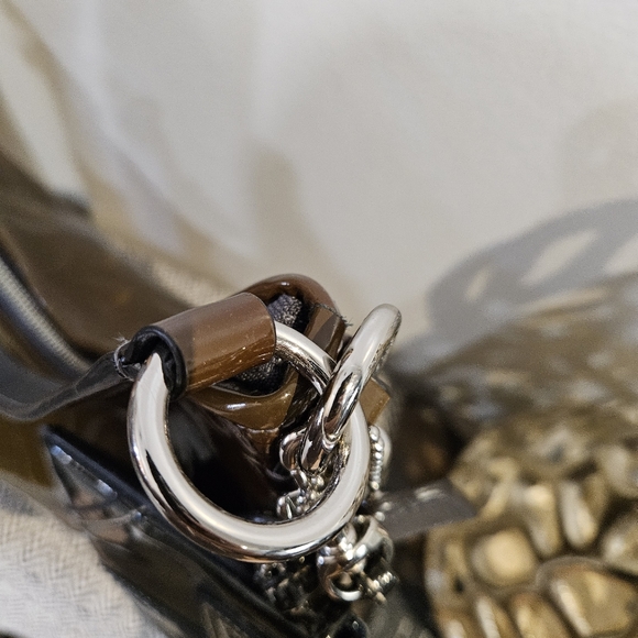 Coach Enamal 2 way shoulder bag. - Picture 9 of 16